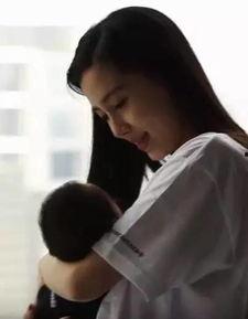 明星喂母乳吗,揭秘母乳喂养的明星妈妈们