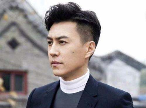 靳东山东济南生活照,闲适时光下的儒雅风采